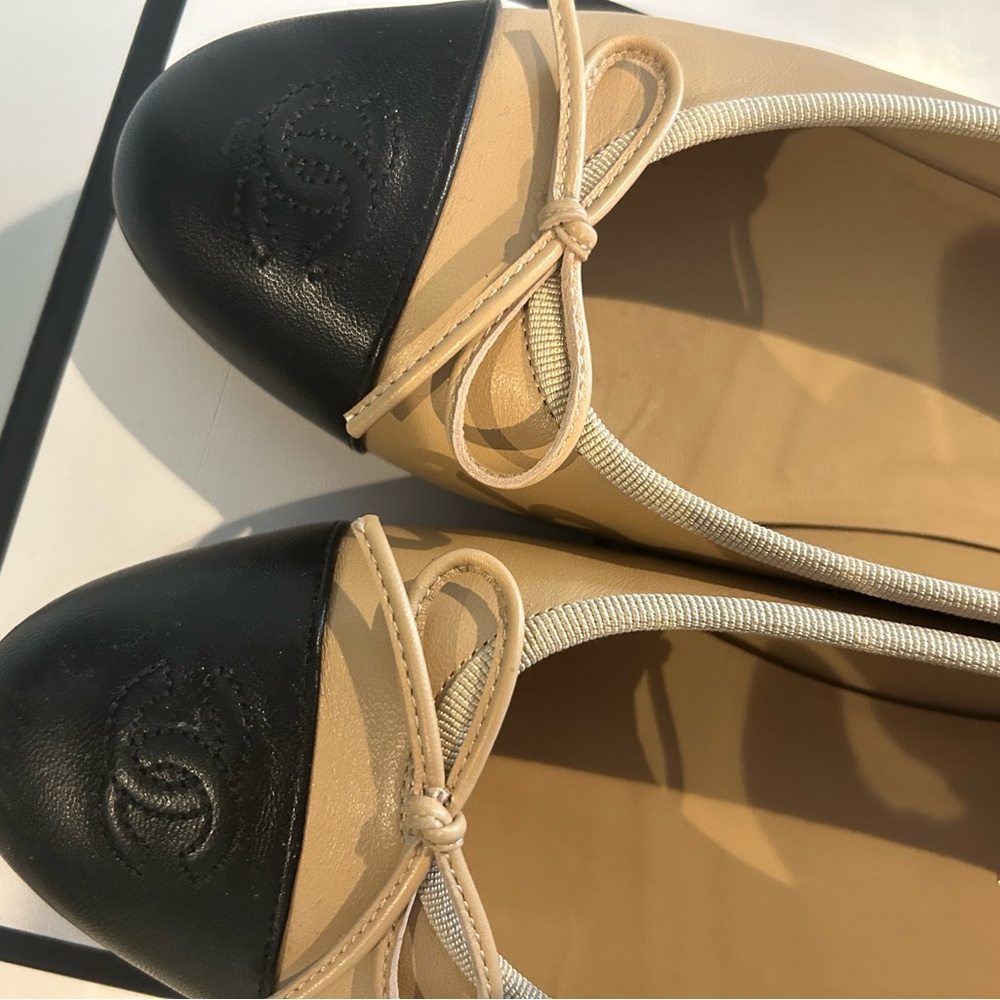Chanel Beige and Black Women's Ballet Flats - Picture 13 of 15